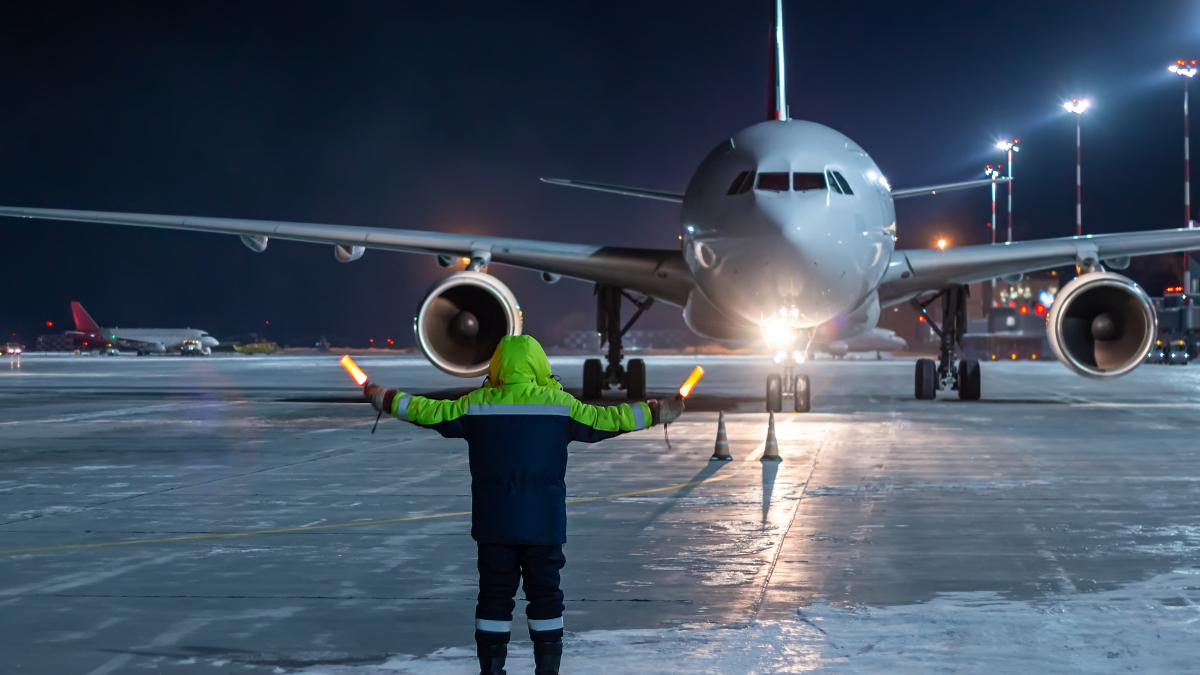 aeroport-zapada-avion-zapada-aeroport-ilustrativ_13793100