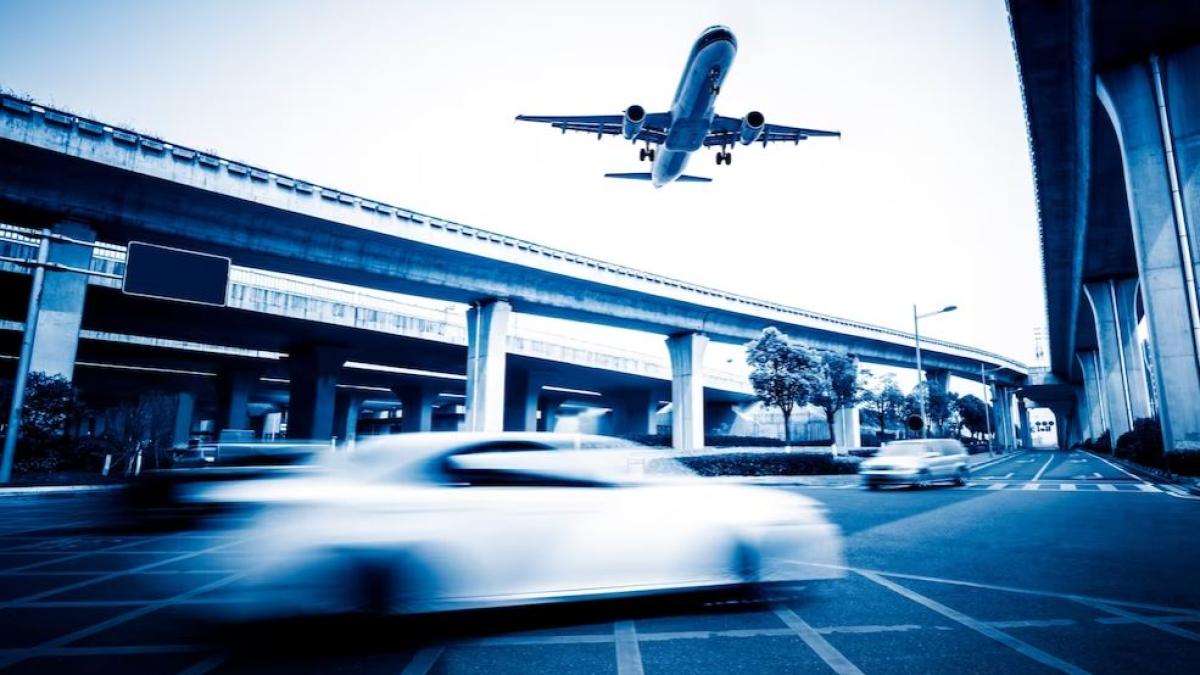 panica-in-aer--un-avion-cu-aproape-200-de-pasageri-a-fost-nevoit-sa-se-intoarca-de-urgenta-pe-aeroport