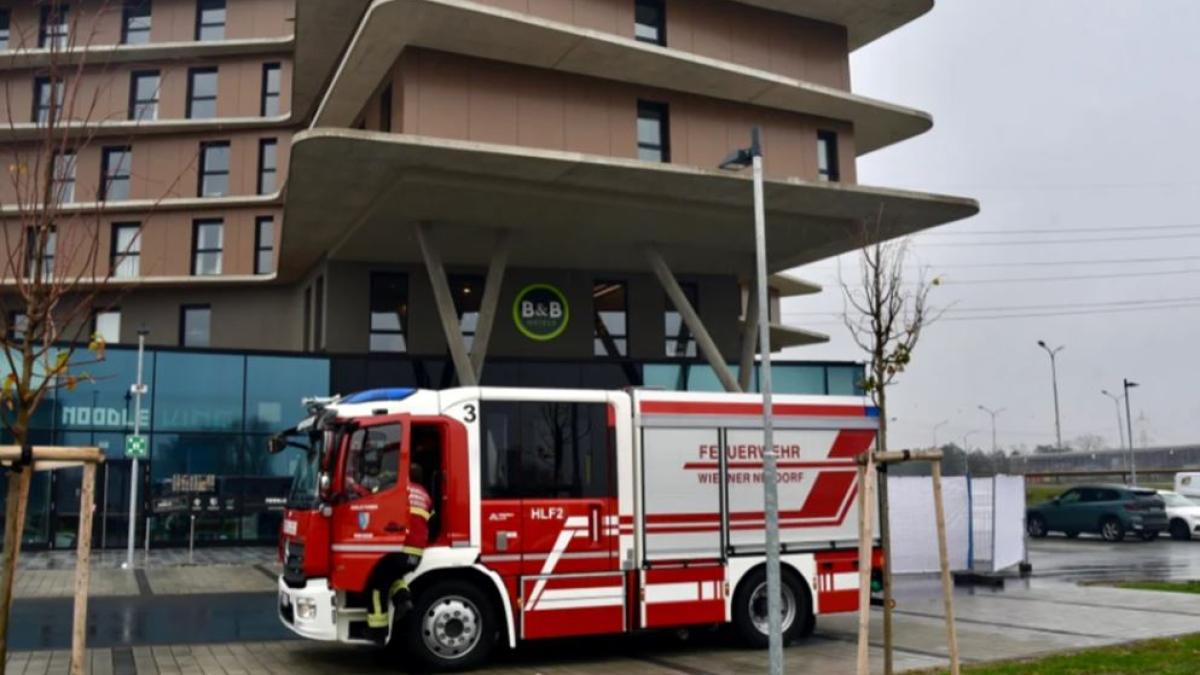 andrei--elevul-roman--care-a-cazut-de-la-fereastra-unui-hotel-din-austria--adus-de-familia-acasa--parintii-vor-sa-afle-adevarul_81015800