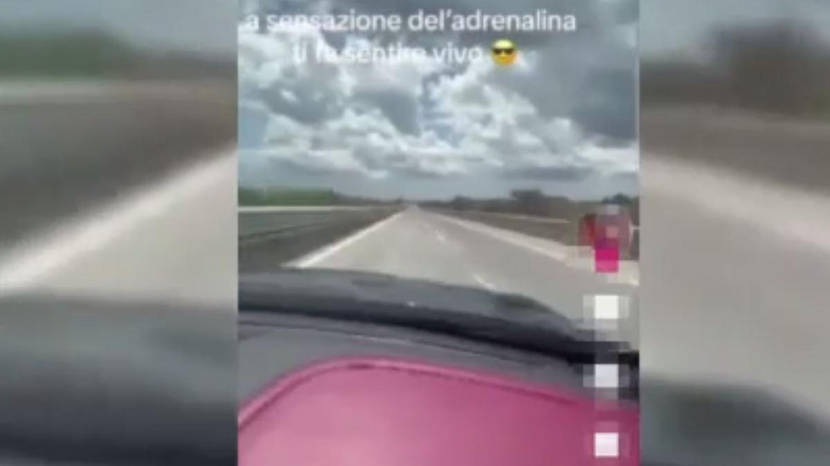 un-sofer-s-a-laudat-pe-retelele-de-socializare-cum-circula-cu-270-de-kilometri-pe-ora-pe-autostrada_99146700