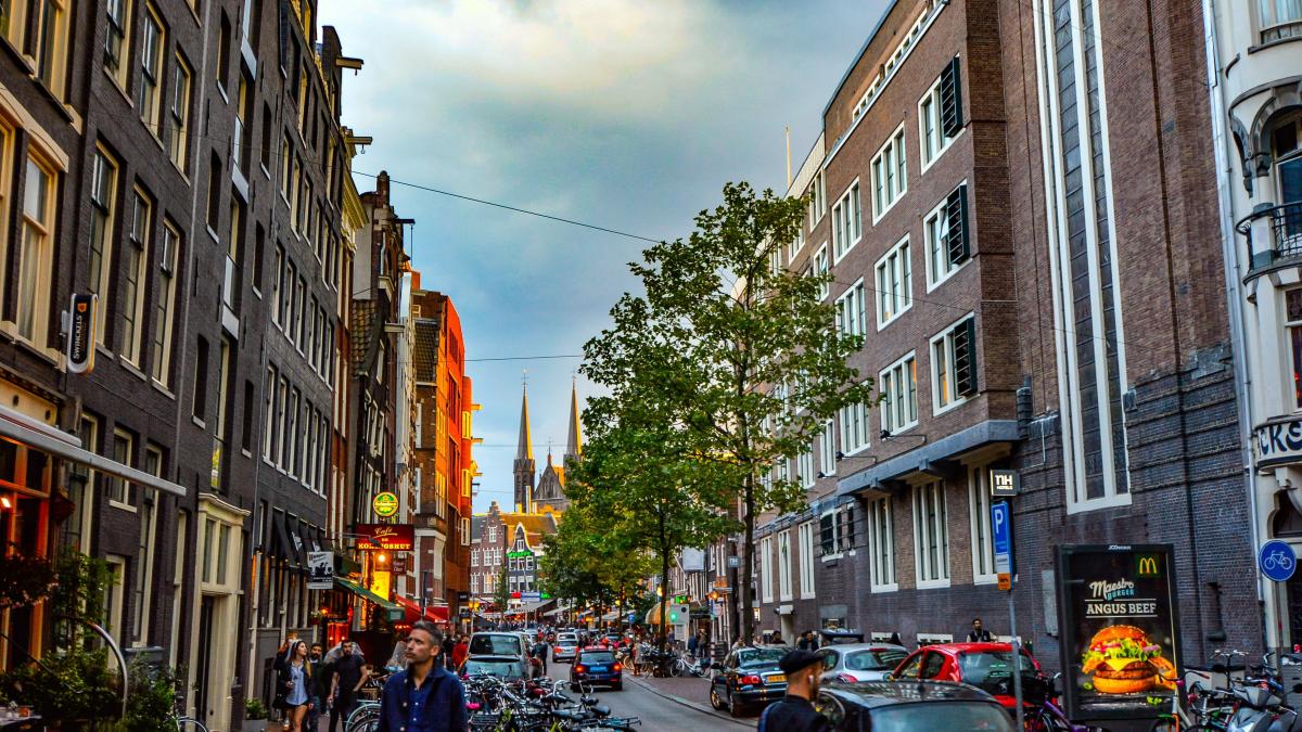 amsterdam-reduce-viteza-automobilelor-aproape-in-tot-orasul--soferii-vor-circula-cu-30km-pe-ora_64151700