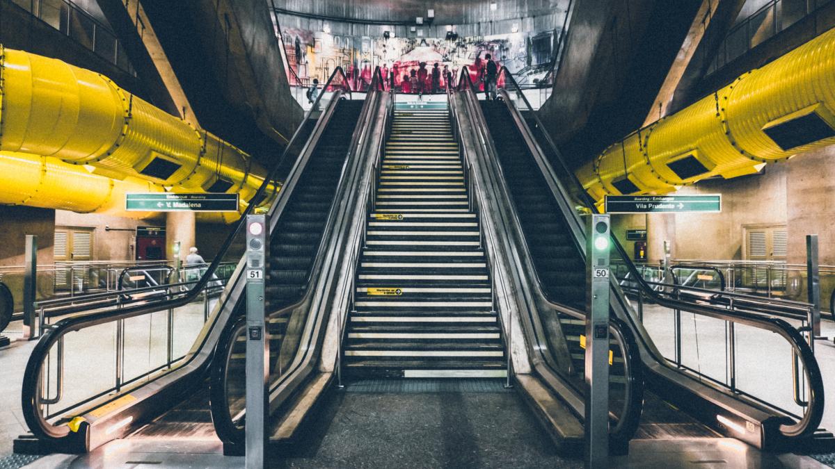 turist-jefuit-de-o-romanca-in-metroul-din-milano--barbatul-a-ramas-fara-14-000-de-euro_11724300