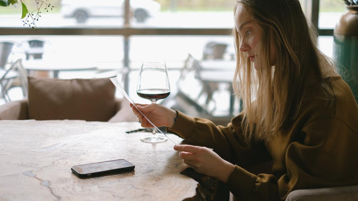 surpriza-de-infarct-intr-un-restaurant--o-clienta-a-primit-o-factura-de-aproape-55-000-de-euro_96274200