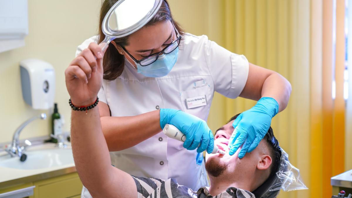 medic-stomatolog-dentist-dentisti