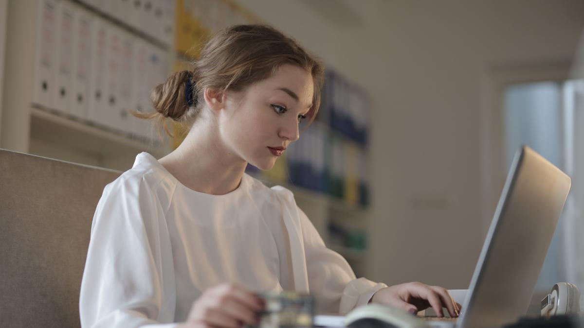 sase-profesii-vor-fi-la-mare-cautare-anul-viitor---poti-castiga-si-50-000-de-euro-pe-an_54992500