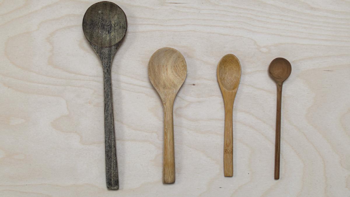 dezinfecteaza-spatulele-din-lemn-din-bucatarie-cu-un-singur-produs-din-camara--simplu-si-eficient_54677400