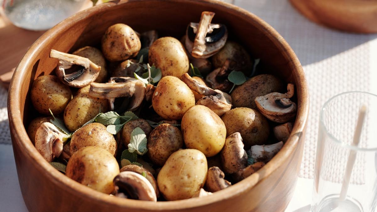 cartofi-prajiti-cu-ciuperci---o-mancare-suculenta-si-gustoasa-pentru-cina_17761100