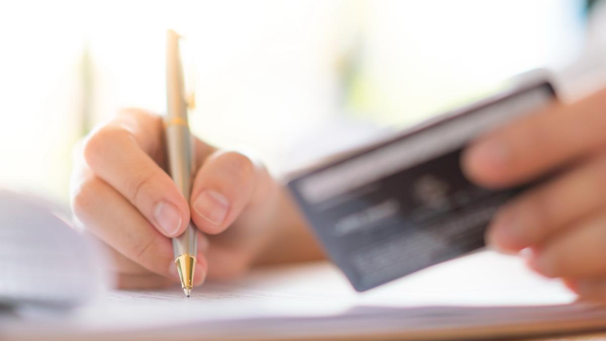 un-batran-din-ungaria-a-vrut-sa-si-vanda-cauciucurile-de-iarna--dar-escrocii-i-au-golit-contul-bancar-_58232700