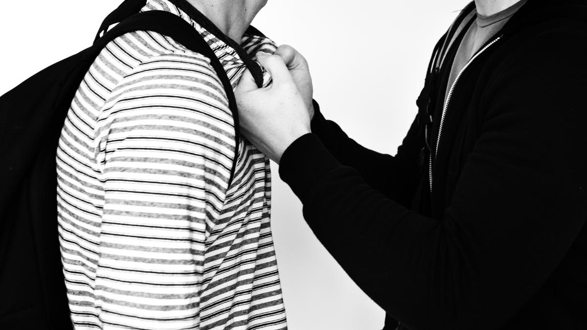 tentativa-de-omor-la-roma-un-moldovean--atacat-de-un-roman-in-plina-strada--victima-e-in-stare-grava_71893200