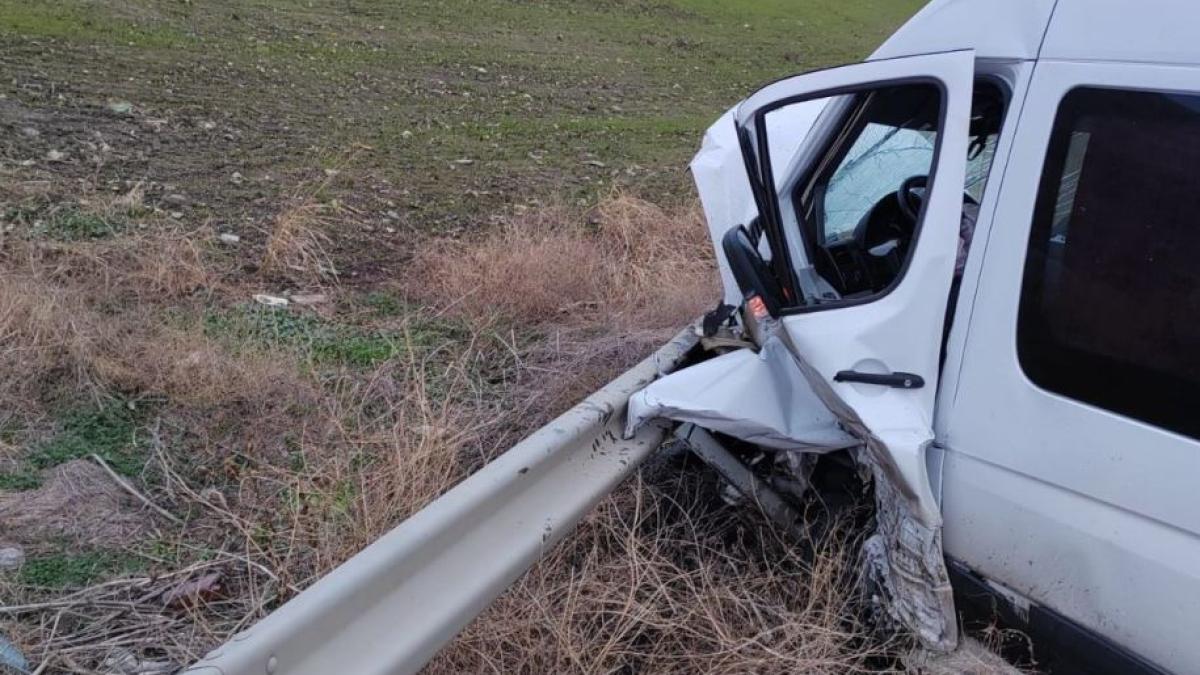 microbuz-cu-pasageri--implicat-intr-un-accident-rutier-in-judetul-constanta--patru-victime-duse-la-spital_30064300