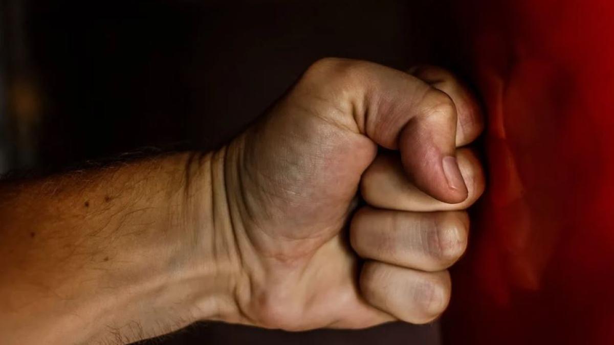 romanca--agresata-si-amenintata-cu-moartea-de-sotul-ei-italian--femeia--salvata-de-fiul-minor-care-a-sunat-la-112_51517000