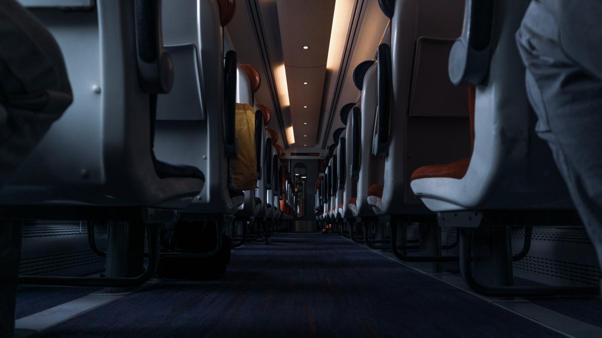 panica-intr-un-avion--care-s-a-umplut-cu-fum--la-scurt-timp-de-la-decolare--aeronava-s-a-intors-la-aeroport_35616500