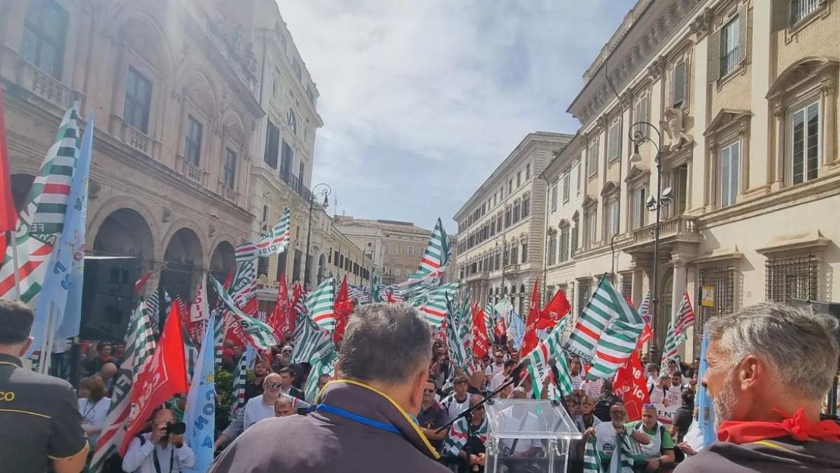 sindicatele-din-italia-se-mobilizeaza-impotriva-bugetului-guvernului-meloni---2024-va-fi-un-an-de-protest_99327800