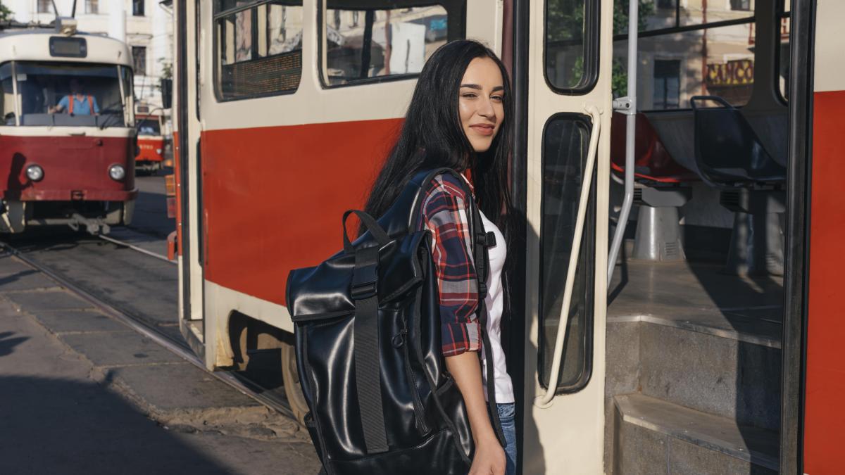 femeie-in-autobuz_16713500