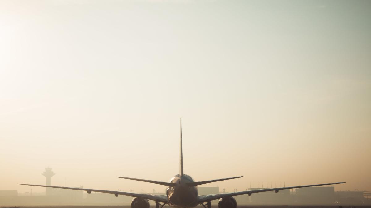 la-un-pas-de-tragedie-pe-un-aeroport-din-franta--un-avion-cu-aproape-200-de-pasageri-nu-a-fost-lasat-sa-aterizeze_32601000