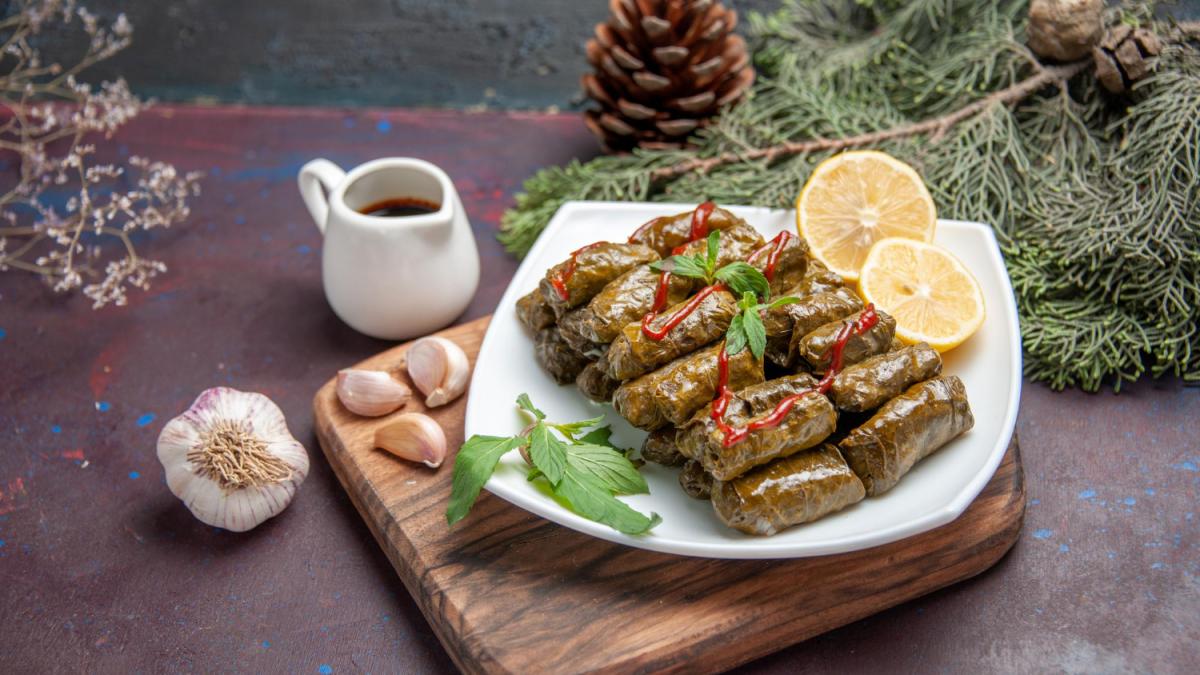 sarmale-cu-bani--reteta-speciala-pentru-anul-nou-preparatul-traditional-si-surpriza-care-nu-trebuie-sa-lipseasca-de-pe-masa-de-revelion_30923700