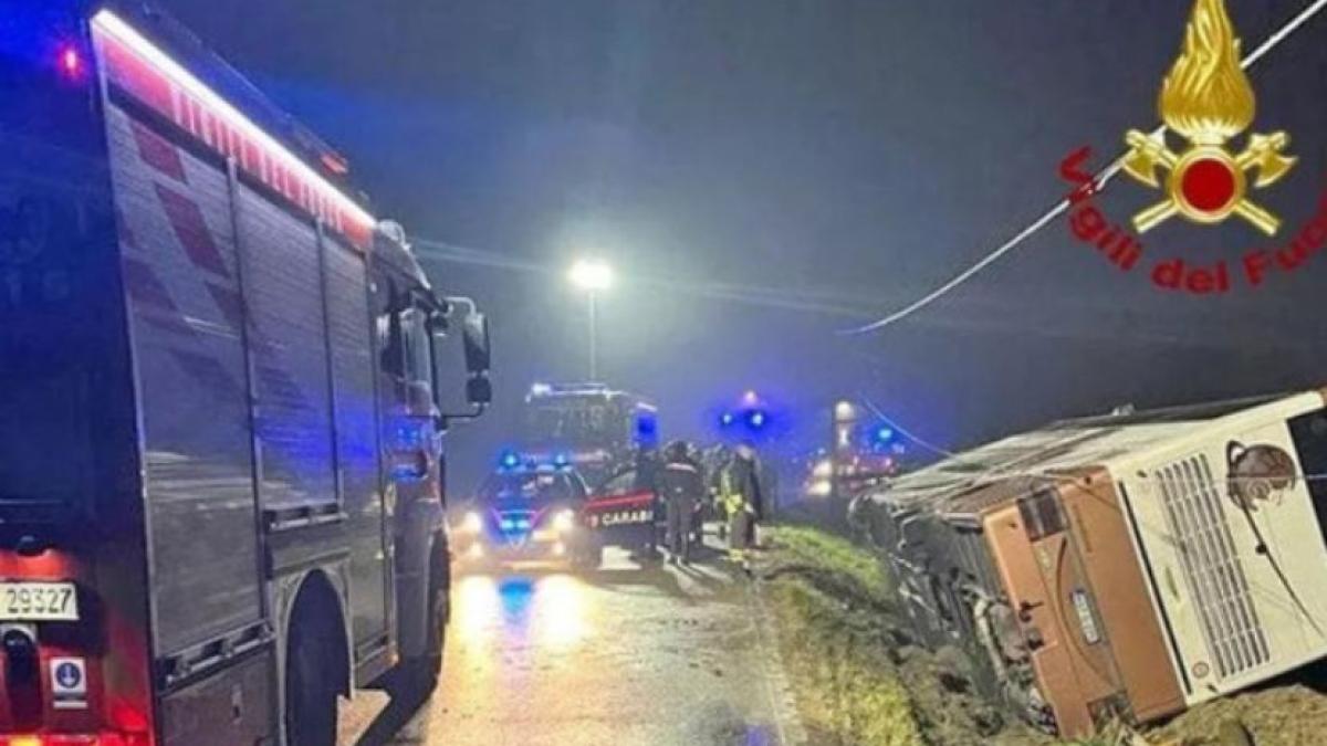 un-autobuz-cu-peste-70-de-pasageri-s-a-rasturnat-in-italia--la-intoarcerea-de-la-revelion_45485600