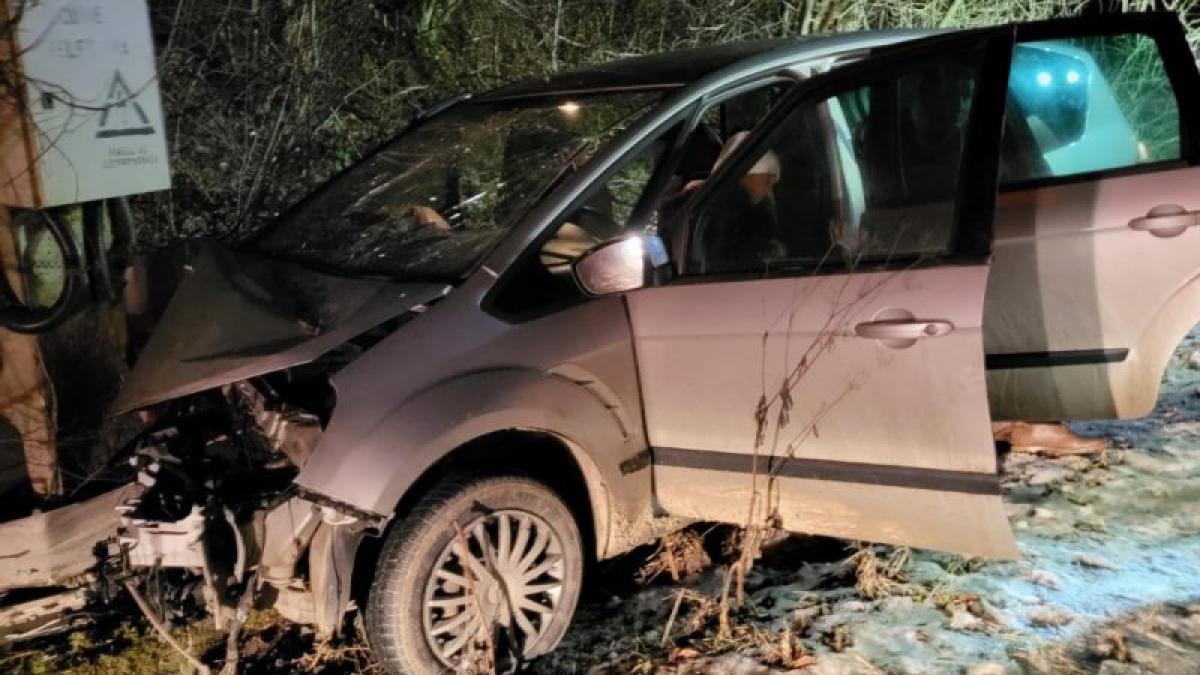 accident-cluj-baisoara-stalp_98111100