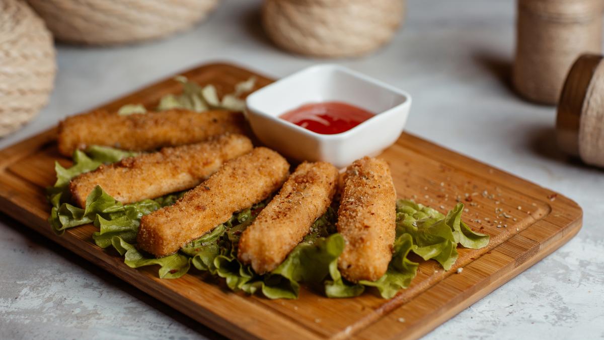 batoanele-de-peste-pane-cu-parmezan--o-gustare-crocanta-pentru-intreaga-familie_97635600