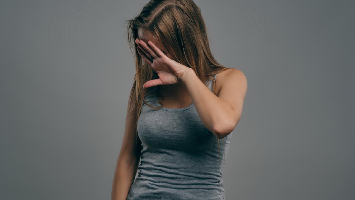 un-minor-roman-din-creta-a-incercat-sa-si-inece-sora--apoi-si-a-lovit-si-amenintat-mama_94884700