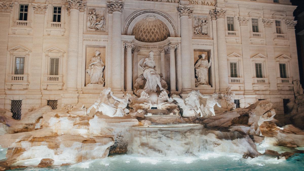 intr-un-singur-an--turistii-au-aruncat-in-fontana-di-trevi-din-italia-monede-in-valoare-de-un-milion-si-jumatate-de-euro_69281100