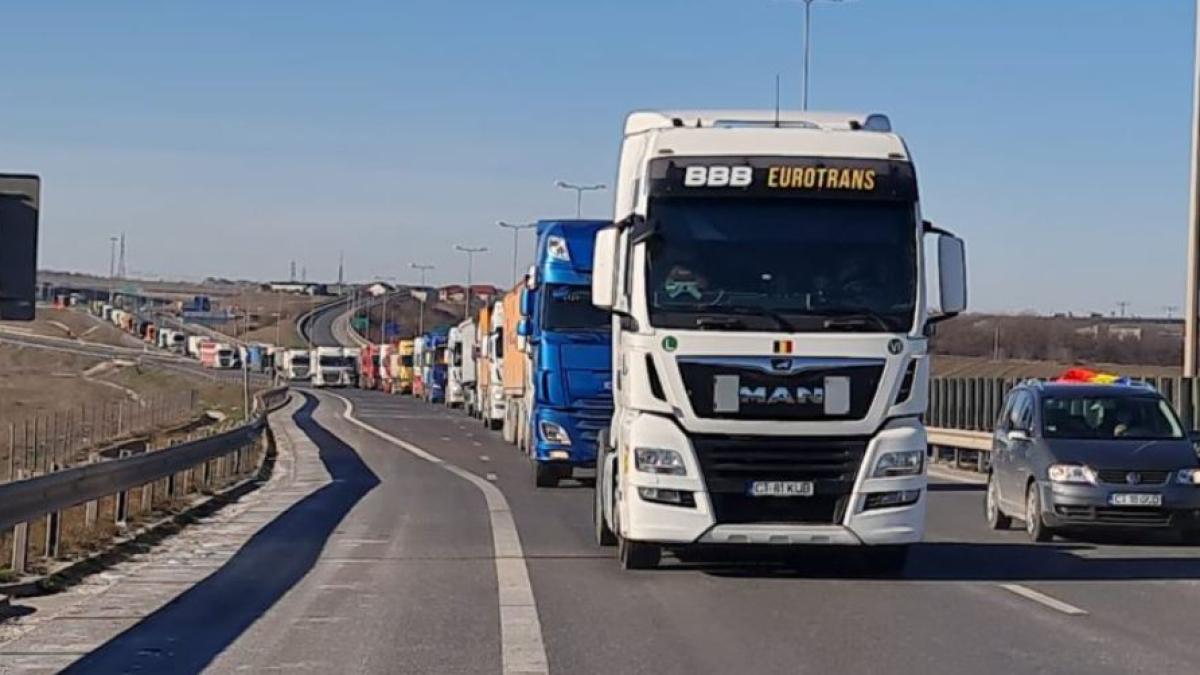 camioanele-au-blocat-traficul-rutier--capitala-incercuita-de-fermierii-care-vor-sa-ajunga-la-guvern_91558400