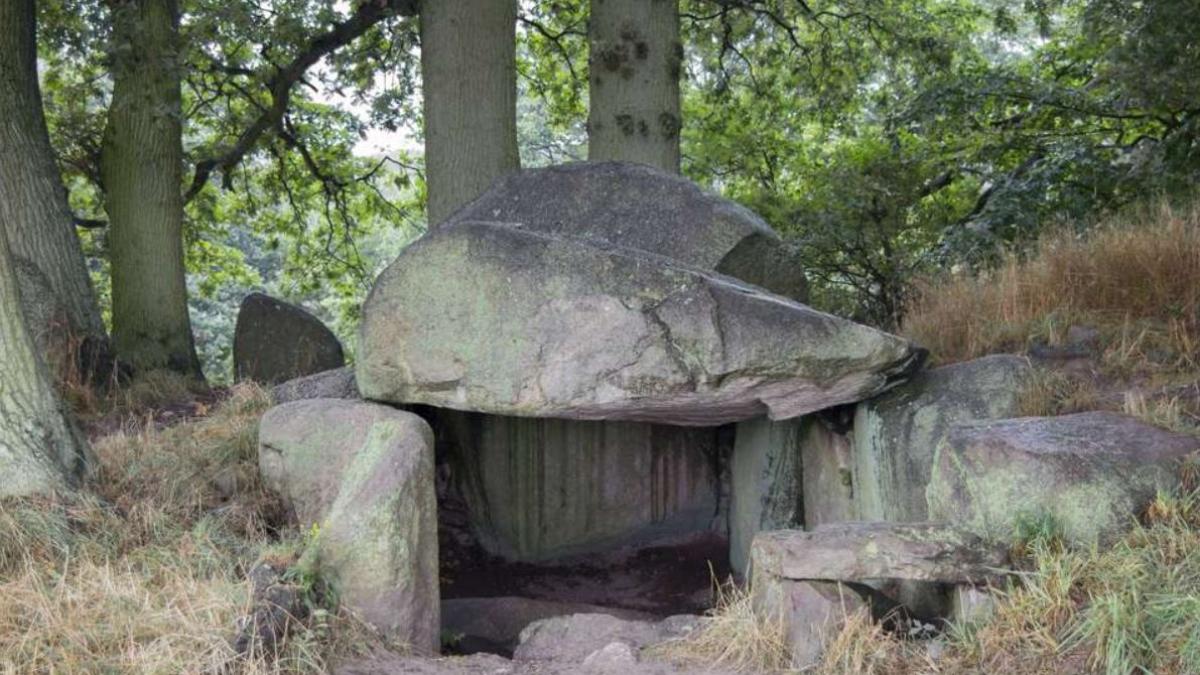 descoperire-rara-pe-coasta-marii-baltice--o-furtuna-violenta-a-scos-la-iveala-formatiuni-de-piatra-misterioase_20686800