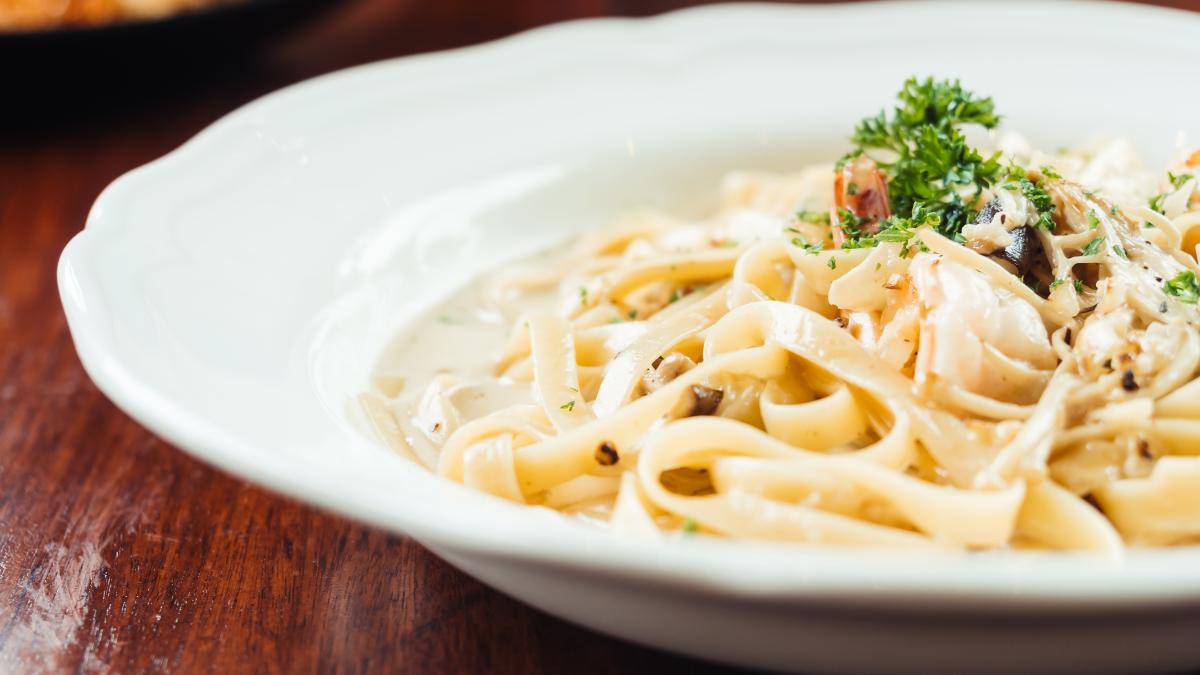 pasta-alfredo-cu-broccoli-si-pui_04620100