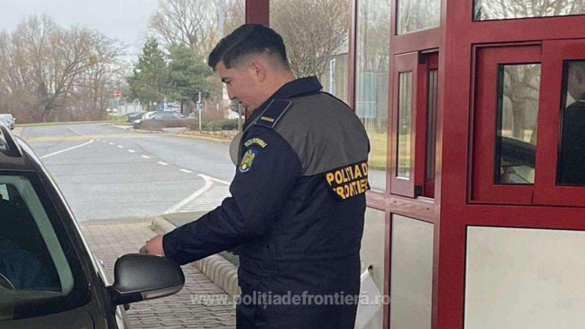 17-romani-nu-au-fost-lasati-sa-iasa-din-tara--amenzi-de-circa-92-000-lei-aplicate-de-politistii-de-frontiera-intr-o-singura-zi_08634500