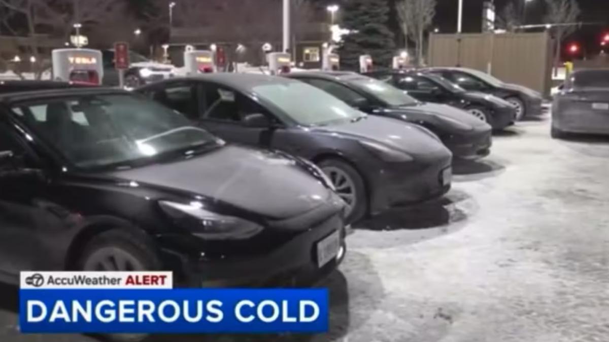 masini-tesla-blocate-de-frig_88374200