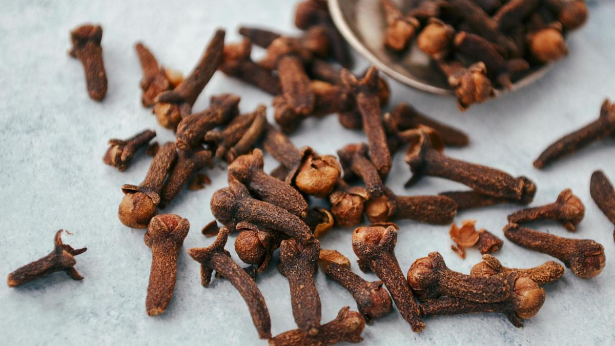 adauga-acest-condiment-in-ceai--imbunatateste-digestia-si-reduce-balonarea_27355000