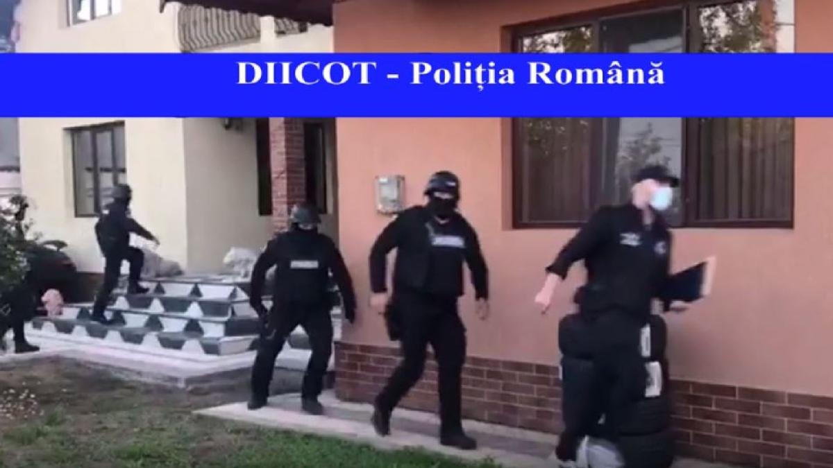 sase-proxeneti-romani--care-actionau-prin-metoda-loverboy--arestati--infractorii-recrutau-fete-si-le-duceau-in-spania