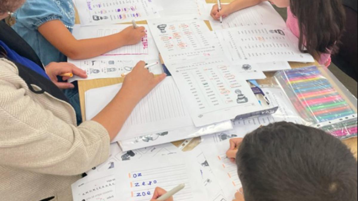 copii-romani-manchester-proiect-carte-pentru-romani-2_79587200