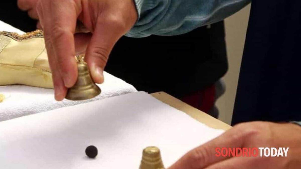 un-roman-a-ajuns-dupa-gratii-in-italia--barbatul-castiga-bani-din-jocul-alba-neagra_52025900