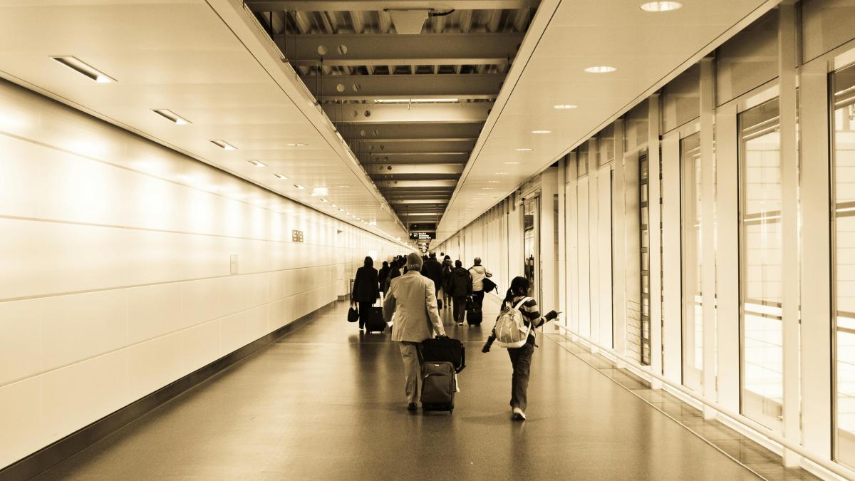 un-roman-a-platit-aproape-3-000-de-euro-politistilor-germani-ca-sa-scape-de-inchisoare_73200800