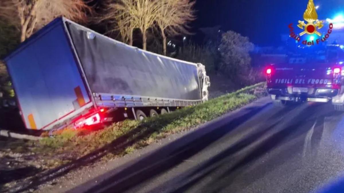 accident-camion-tir-roman-italia-sant_99771200