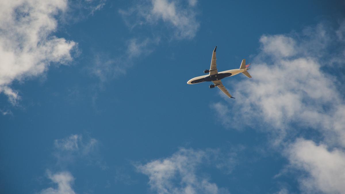 dupa-sapte-ore-de-zbor--pasagerii-unui-avion-au-aterizat-exact-de-unde-au-plecat