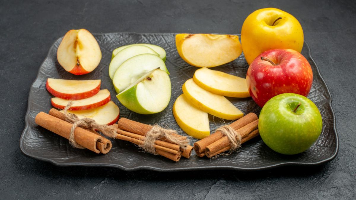 am-gasit-prajitura-perfecta-pentru-o-duminica-de-iarna-este-cu-mere-si-scortisoara--noteaza-reteta-acum-si-pregateste-o-maine_32845400