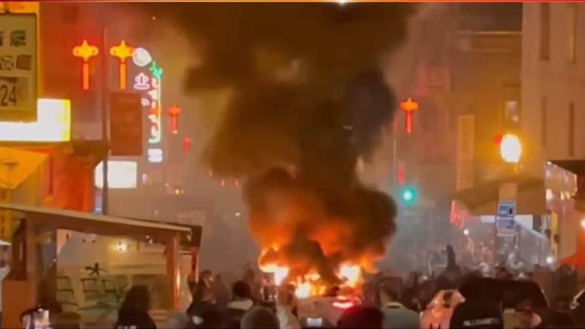 taxi-waymo-incendiat-san-francisco_87709800