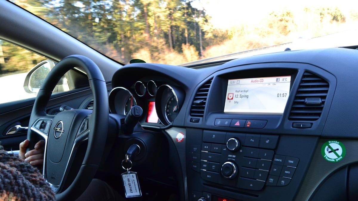 automobile-239581_1920_05645300