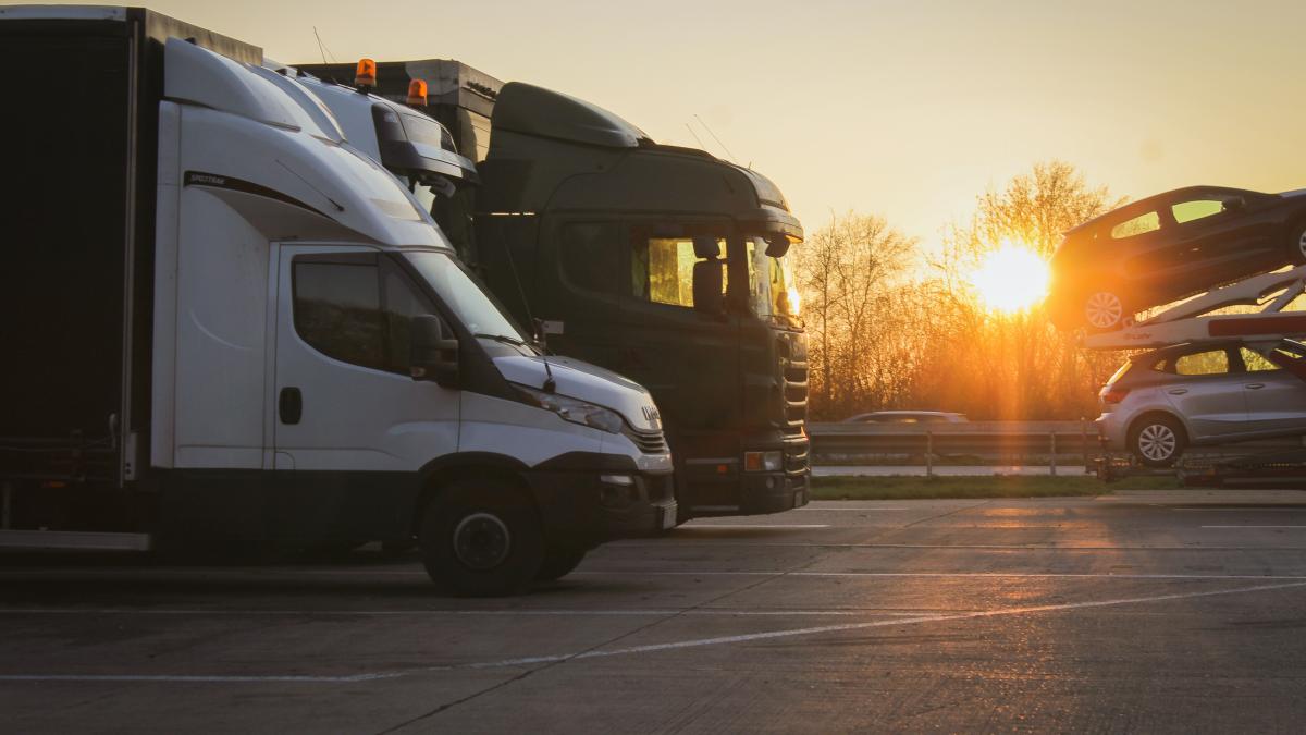 mos-craciun-e-sofer-de-tir-familiile-de-romani-din-diaspora--gest-impresionant-pentru-camionagii-nu-va-pot-descrie-bucuria-lor--e-magie-pura