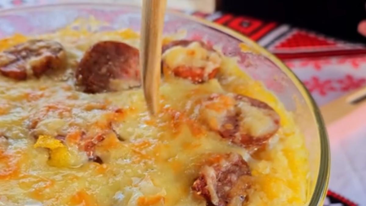 mamaliga-in-straturi---un-deliciu-din-bucataria-romaneascaprc-c2prc-a0_46910600