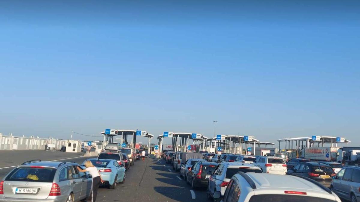 aglomeratie-la-vama-nadlac-ii--zeci-de-masini-si-camioane-asteapta-la-coada