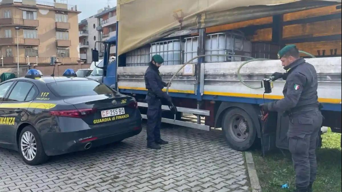 roman-italia-camion-modificat-vanzare-motorina_77574900