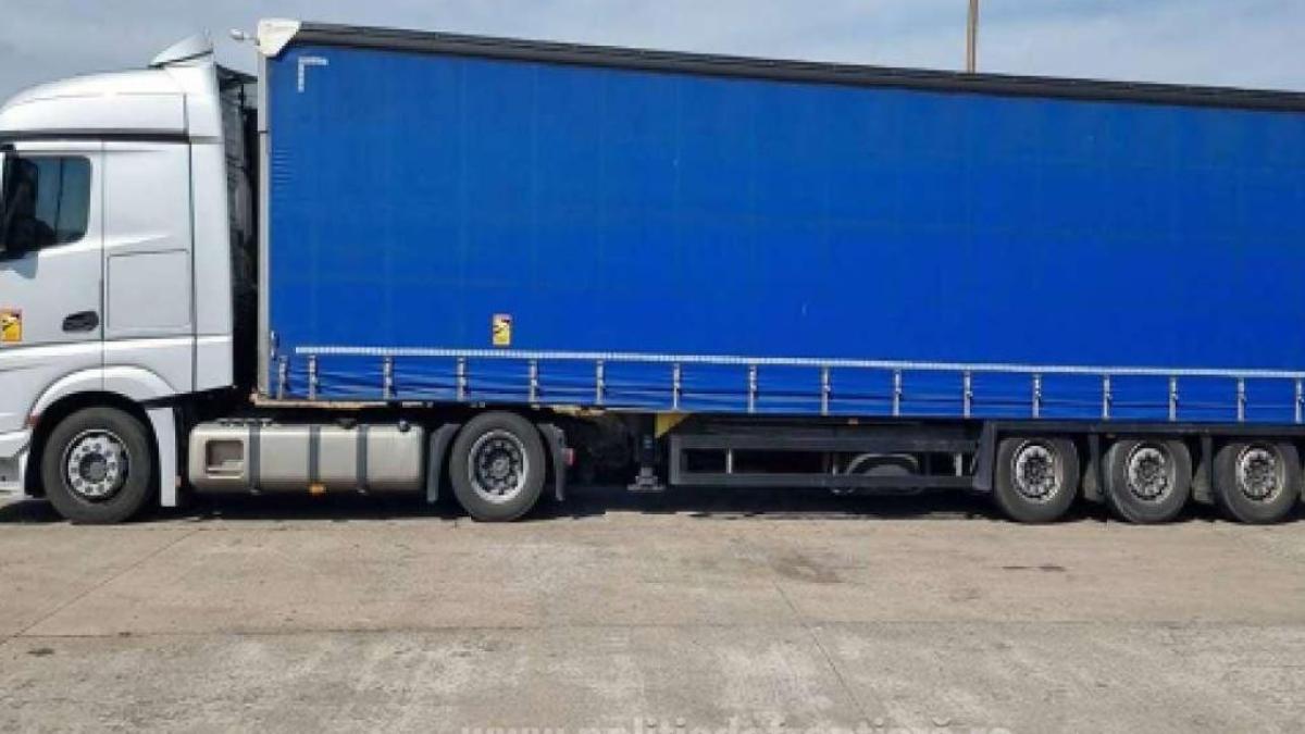 o-firma-din-bulgaria-a-trimis--in-germania--tone-de-cauciuc-uzat--camionul--oprit-in-vama-giurgiu