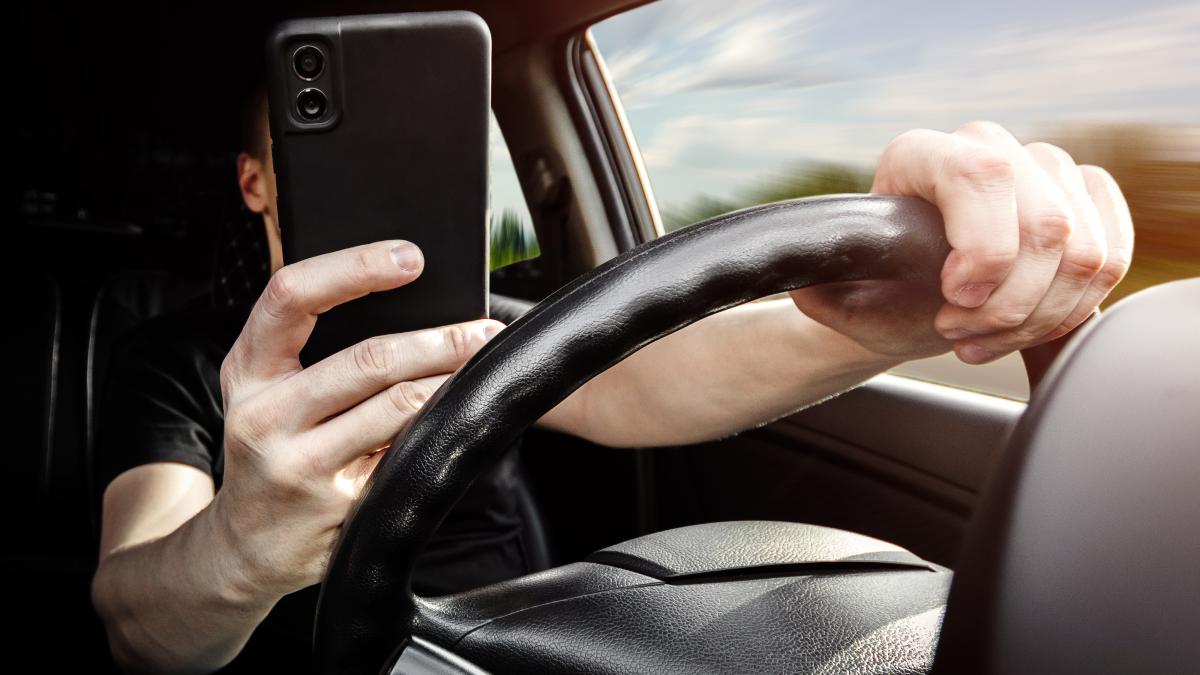 sofer-telefon-volan_98680800