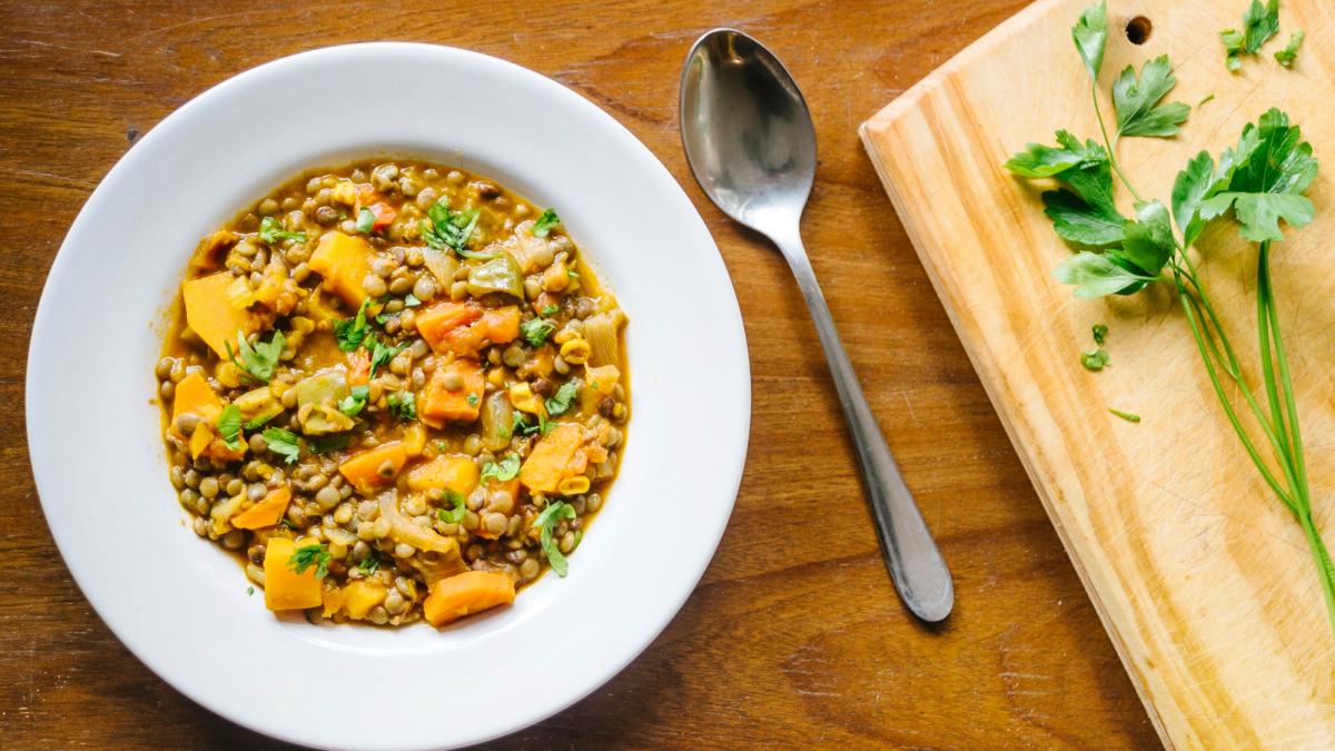 reteta-ideala-pentru-prima-zi-de-post-al-pastelui-mancare-de-linte--bogata-in-proteine_47557300