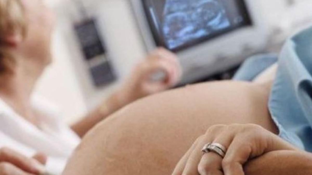 o-romanca--gravida-in-luna-a-saptea--rapusa-de-covid--patru-copilasi-au-ramas-orfani