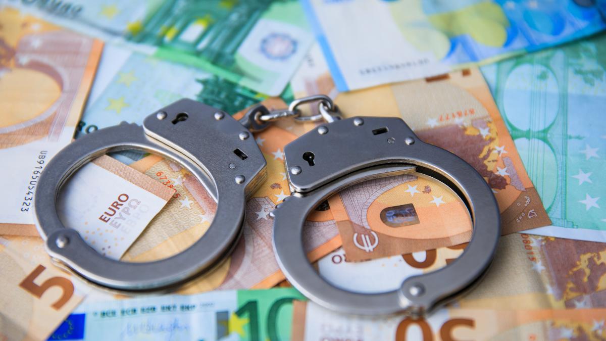 o-familie-de-romani--in-atentia-parchetului-perugia--dupa-ce-a-incasat-ilegal-aproape-300-000-de-euro-din-venitul-de-cetatenie_34987400