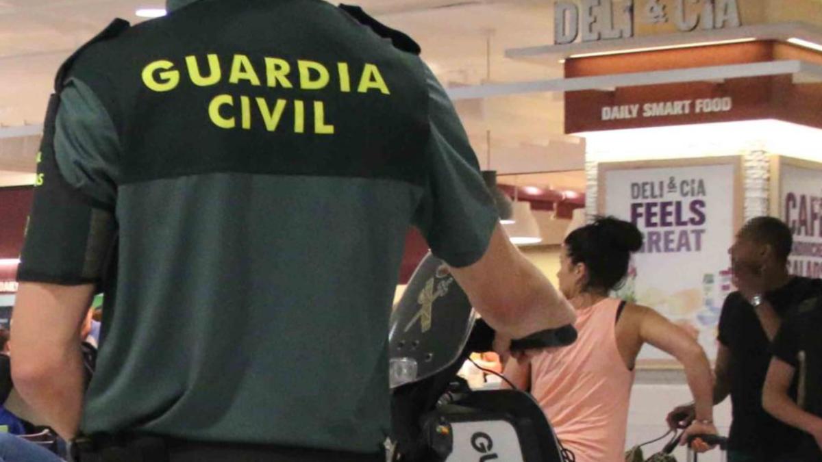 furt-spania-furt-aeroport-spania-garda-politie-spania-aeroport_19055700